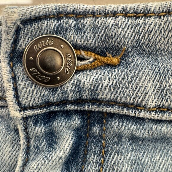 Aerie Distressed Women's Denim Shorts Elastic Stretch Back Raw Hem Size Medium - Picture 3 of 8